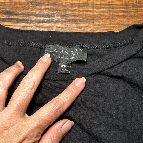 Laundry by Shelli Segal Black cropped top Smocked hem cap sleeve Small EUC - Picture 3 of 6